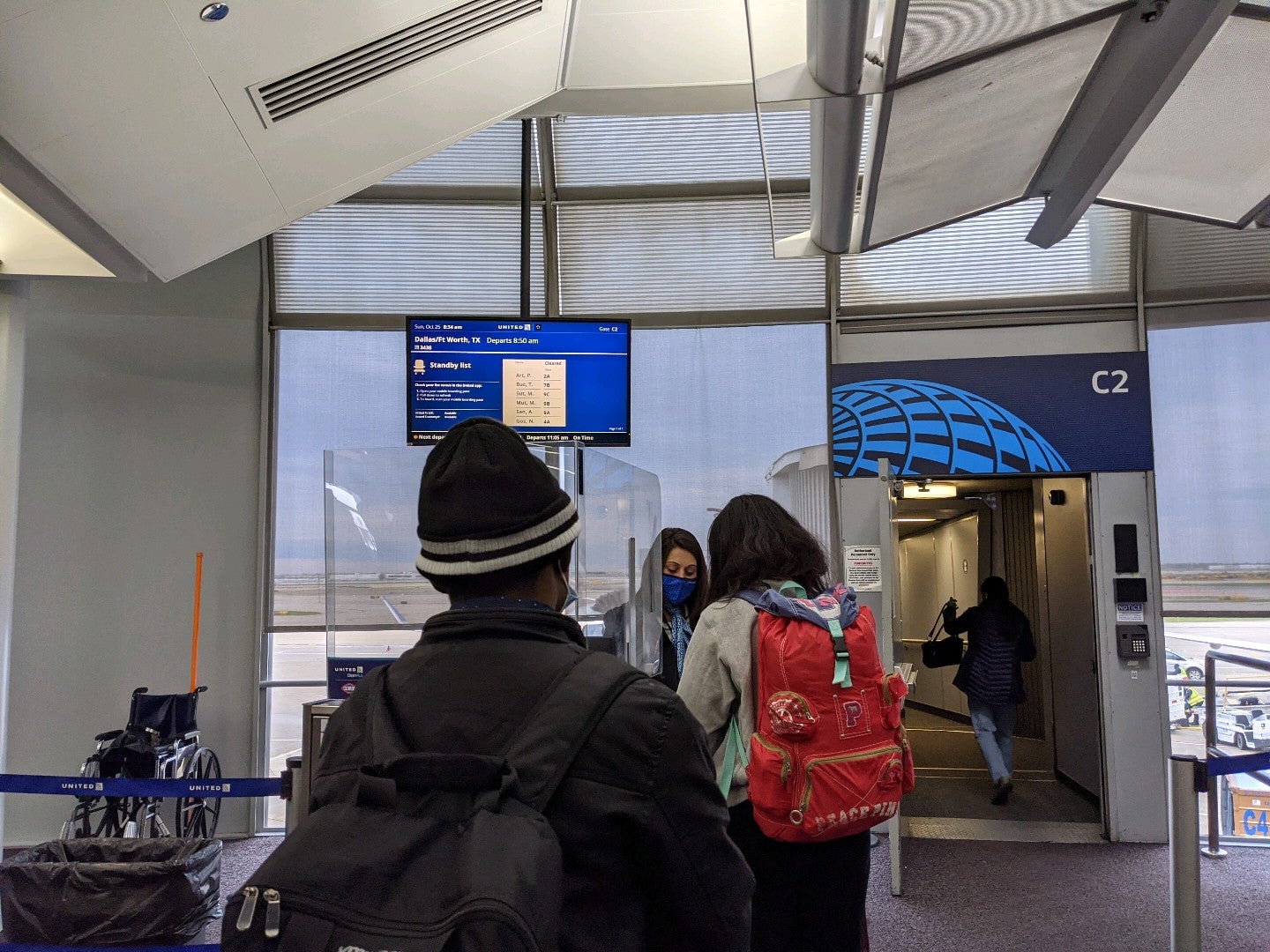 airport-gate
