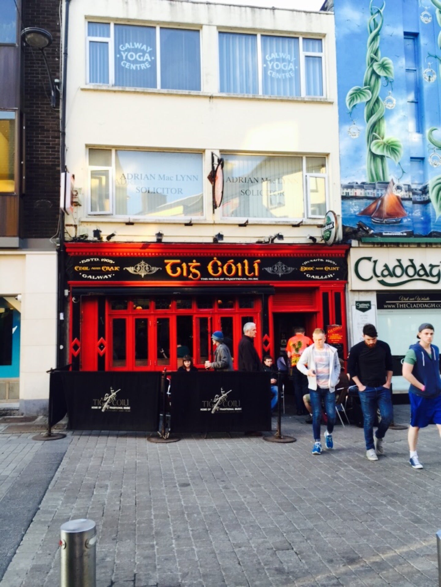 bar