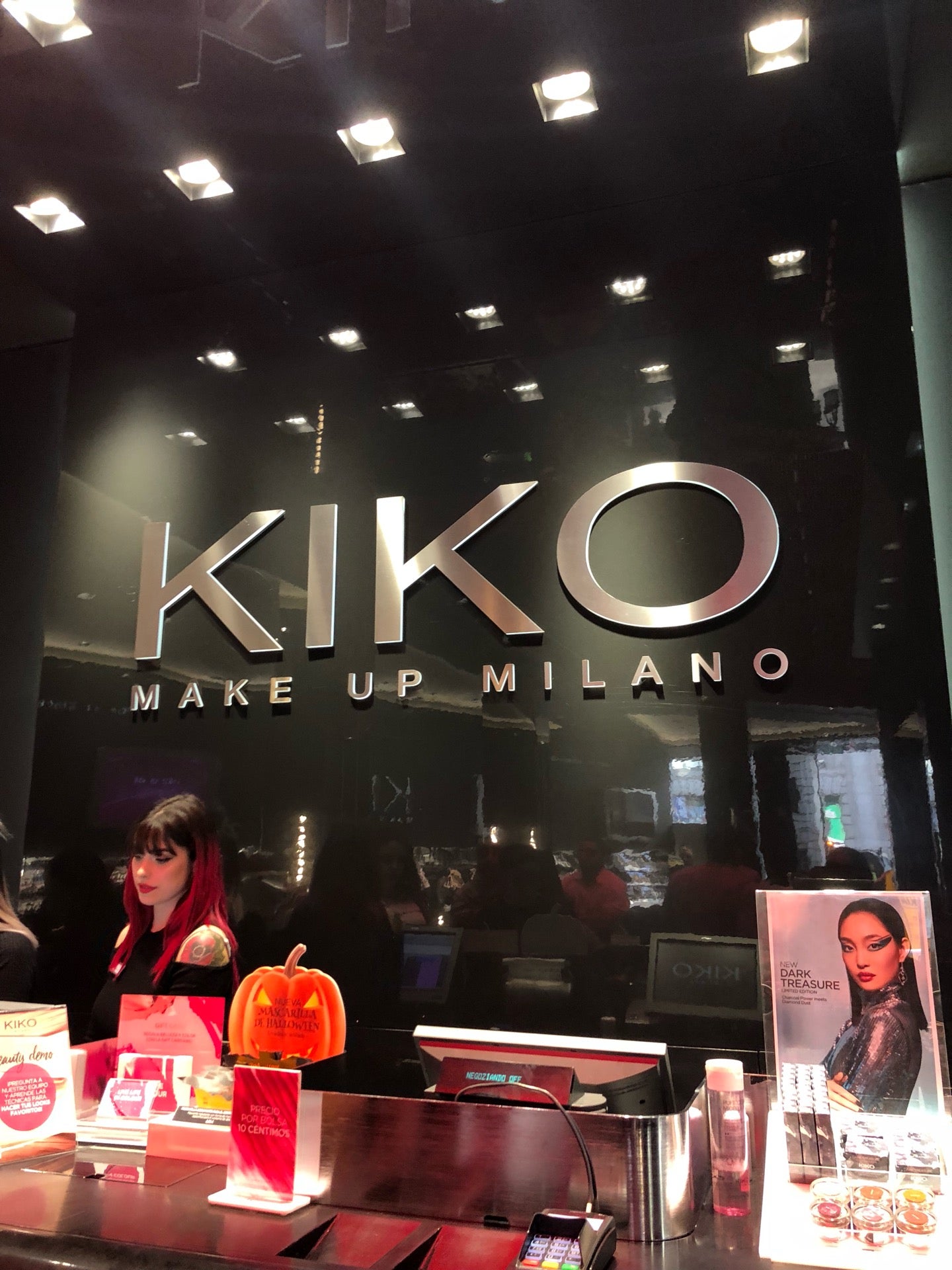 cosmetics-shop