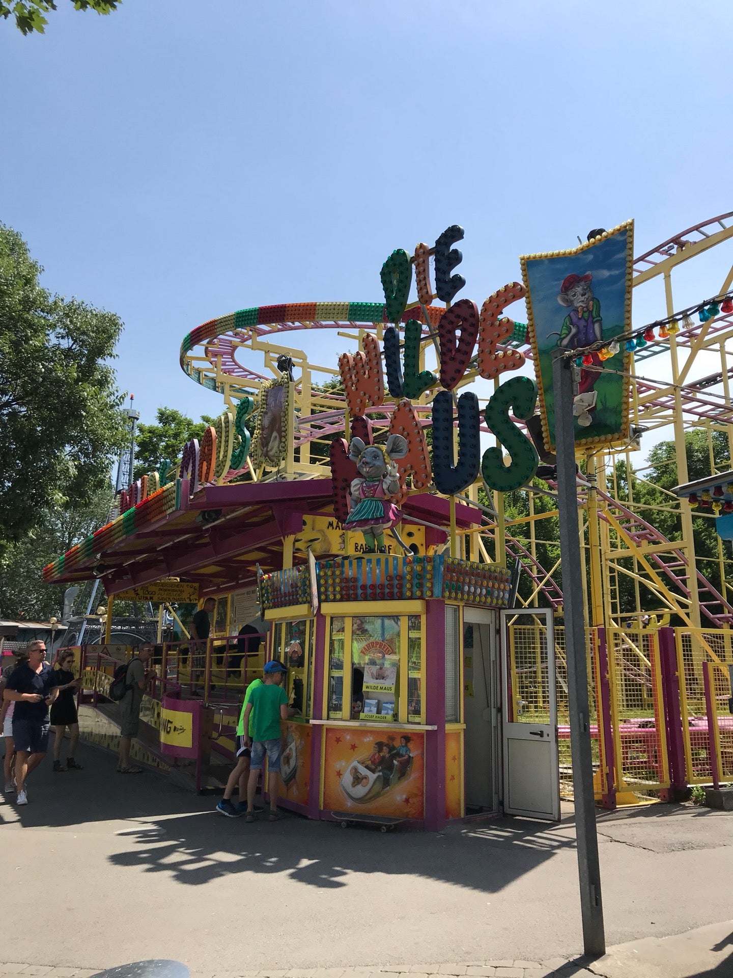 theme-park-ride-attraction