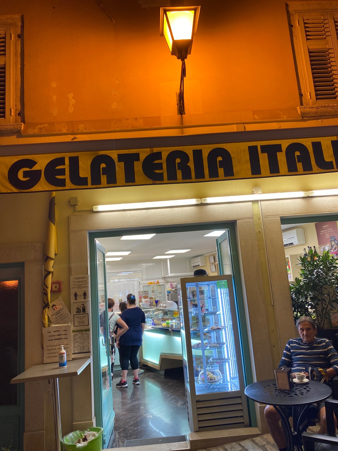 ice-cream-shop
