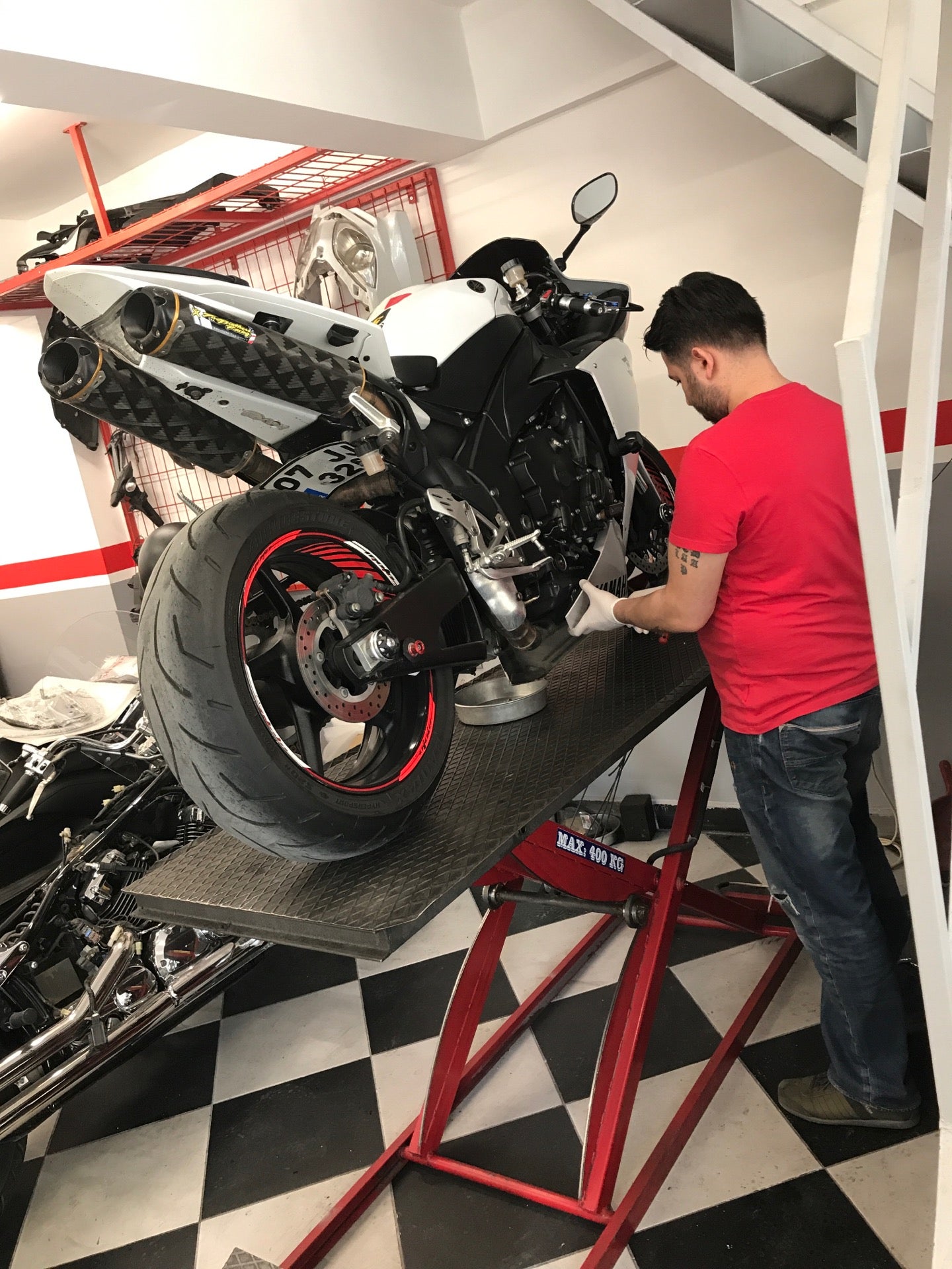 motorcycle-shop