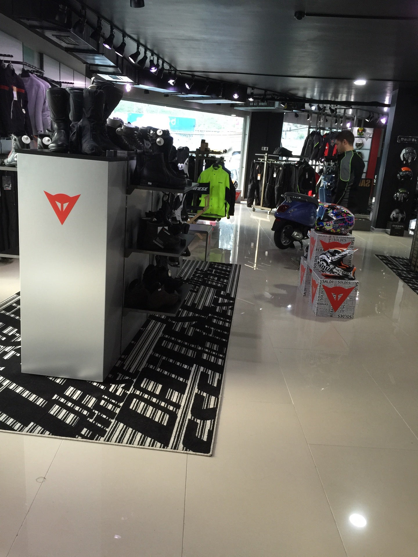 motorcycle-shop