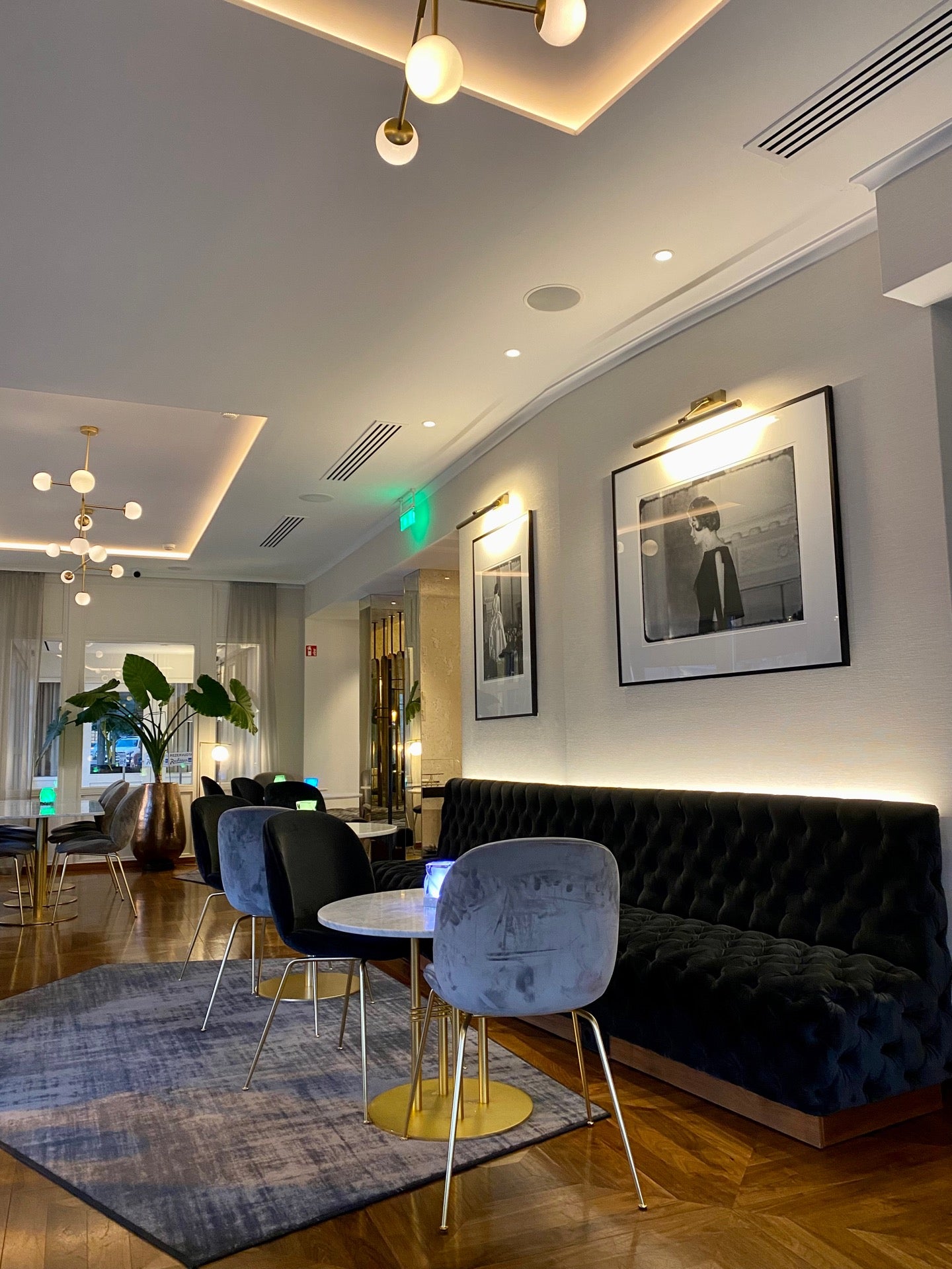 hotel-bar