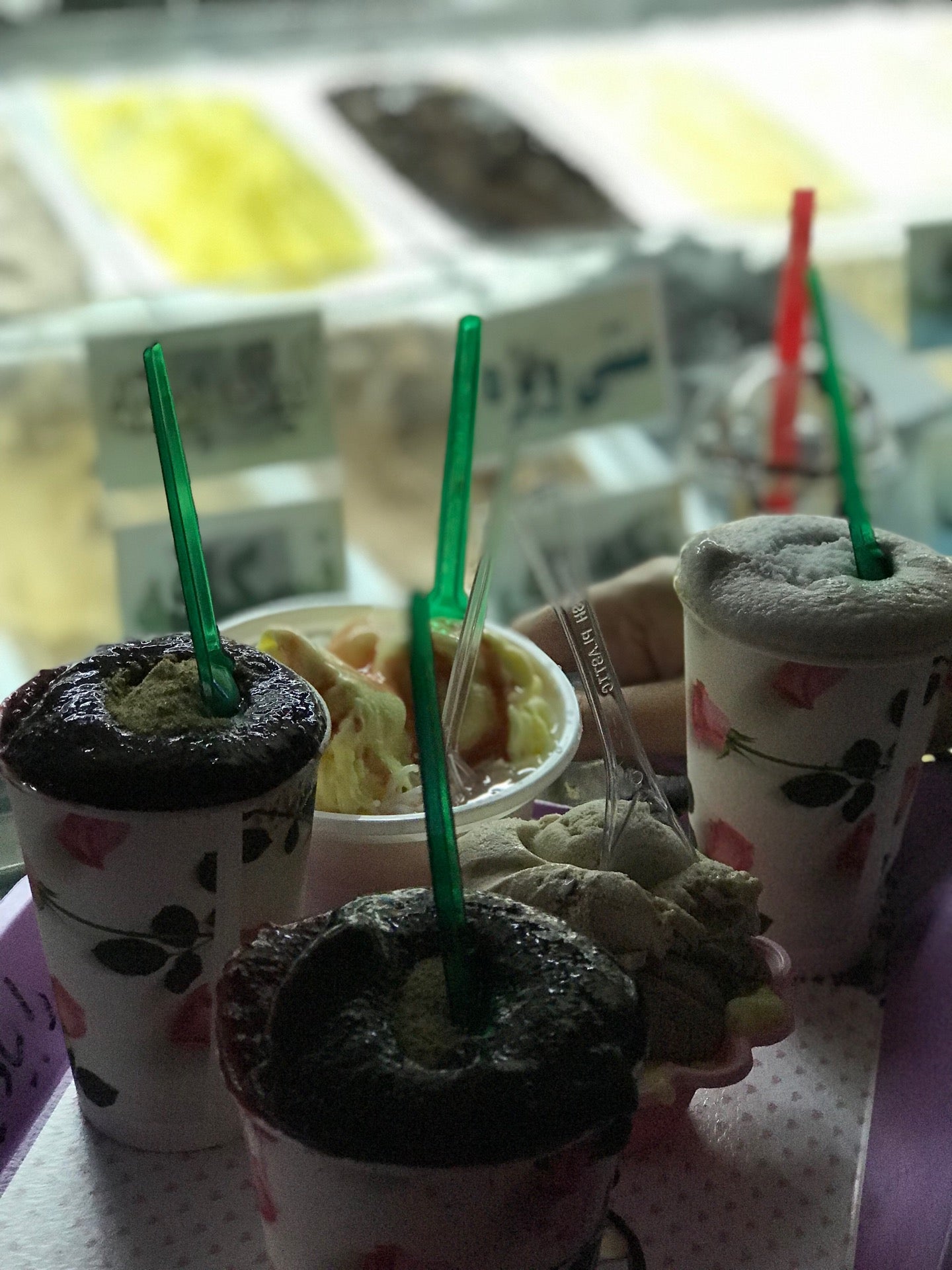 frozen-yogurt-shop