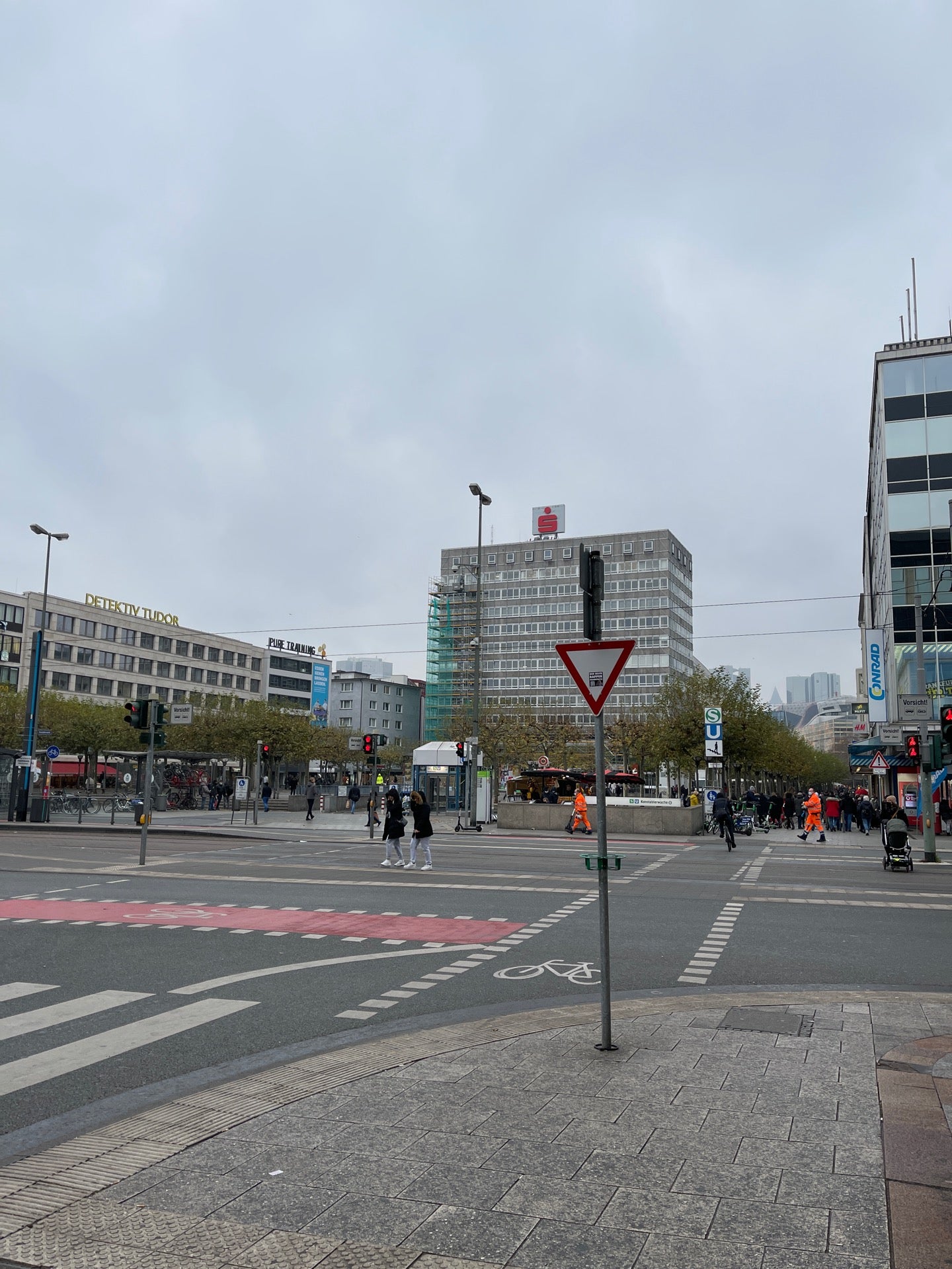 tram-station