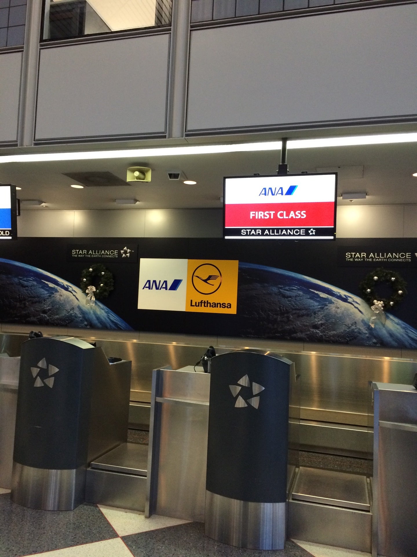 Lufthansa Checkin, Airport