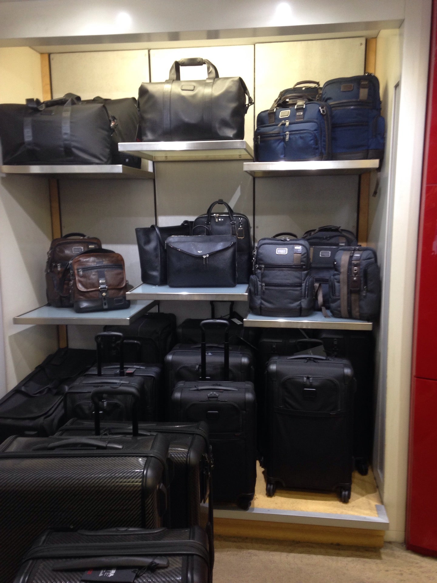 luggage-store