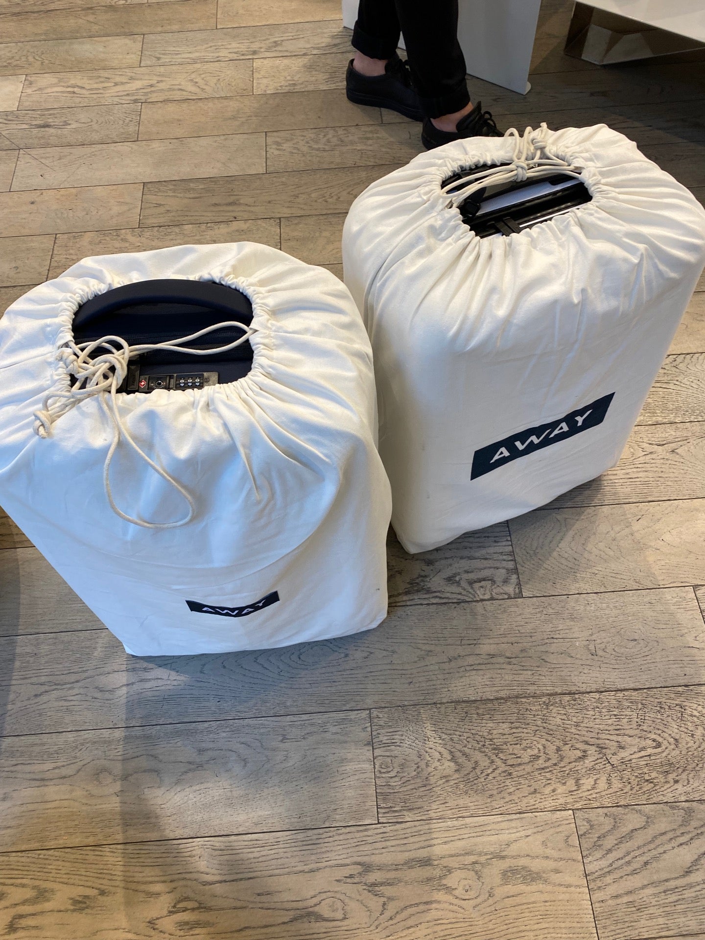 luggage-store