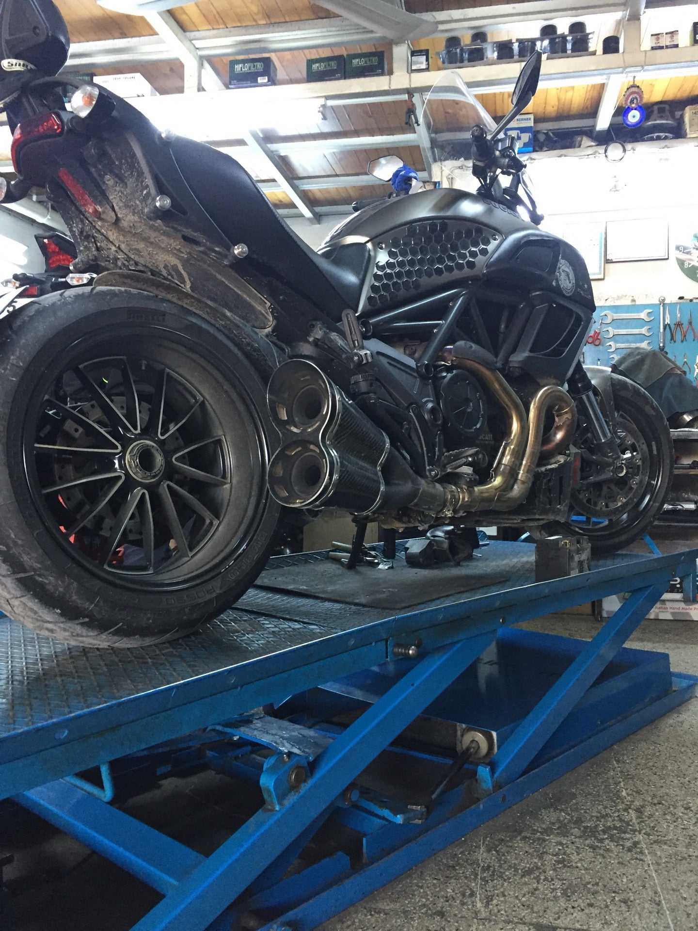 motorcycle-shop