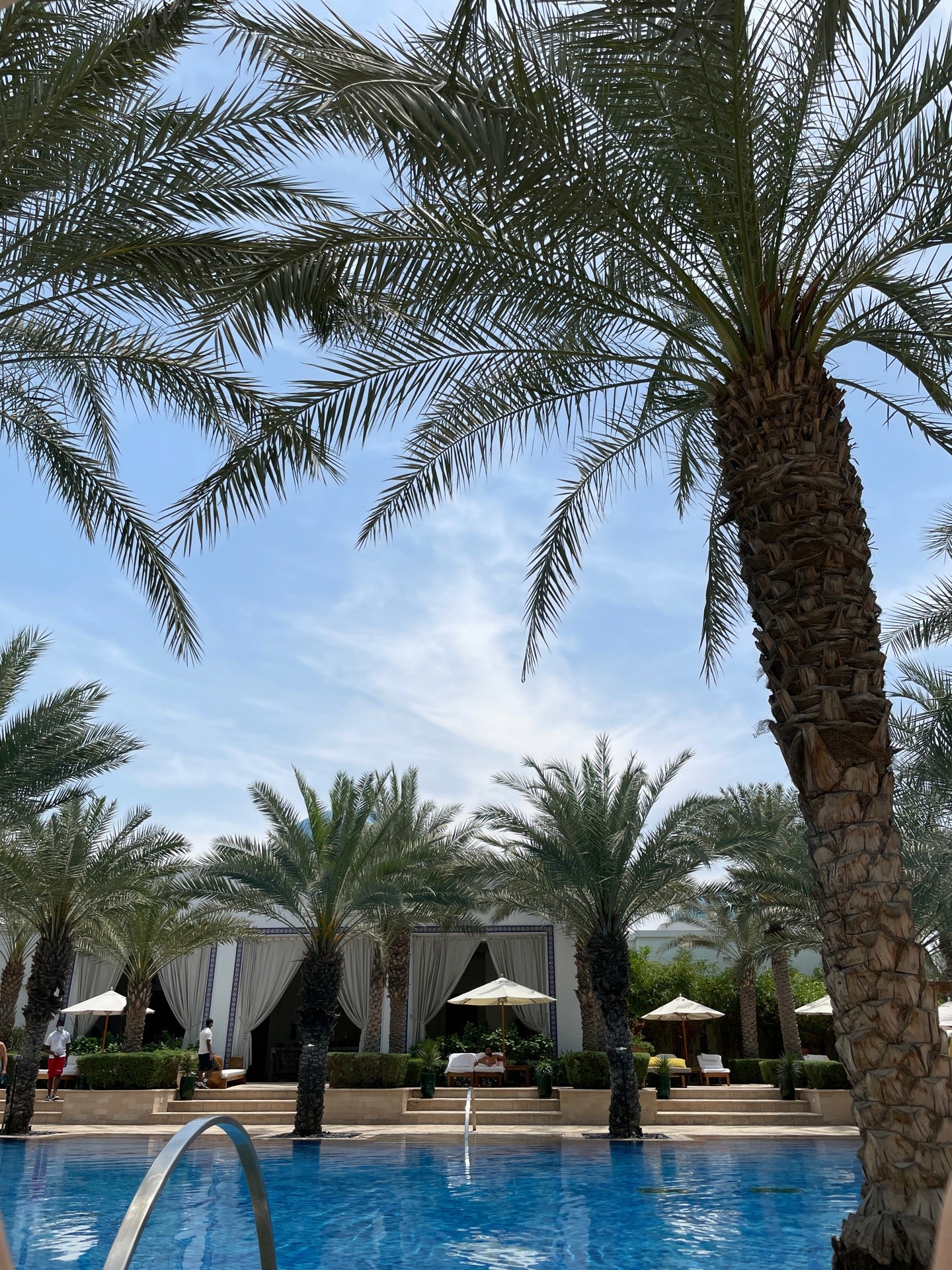 hotel-pool