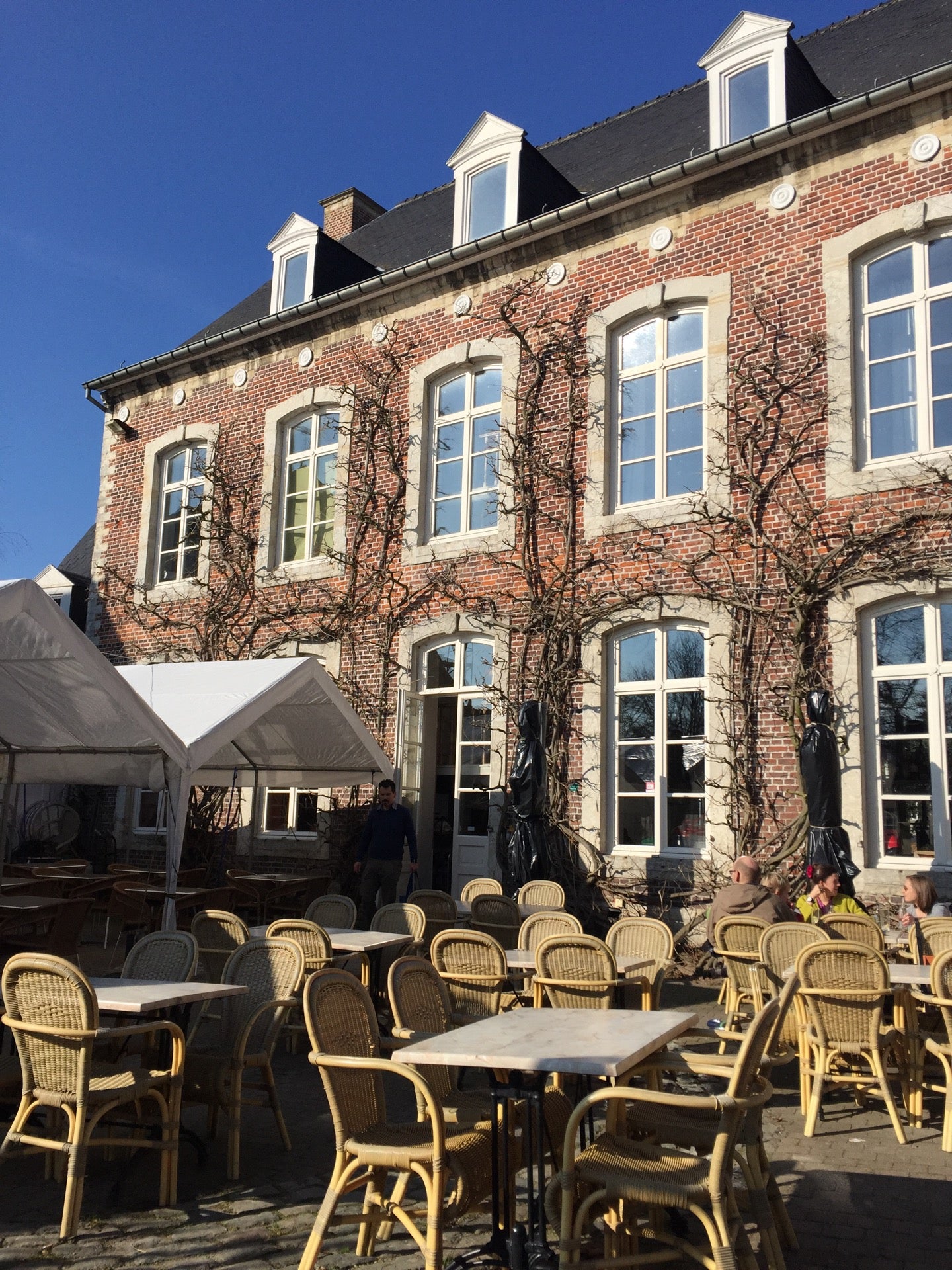 restaurant