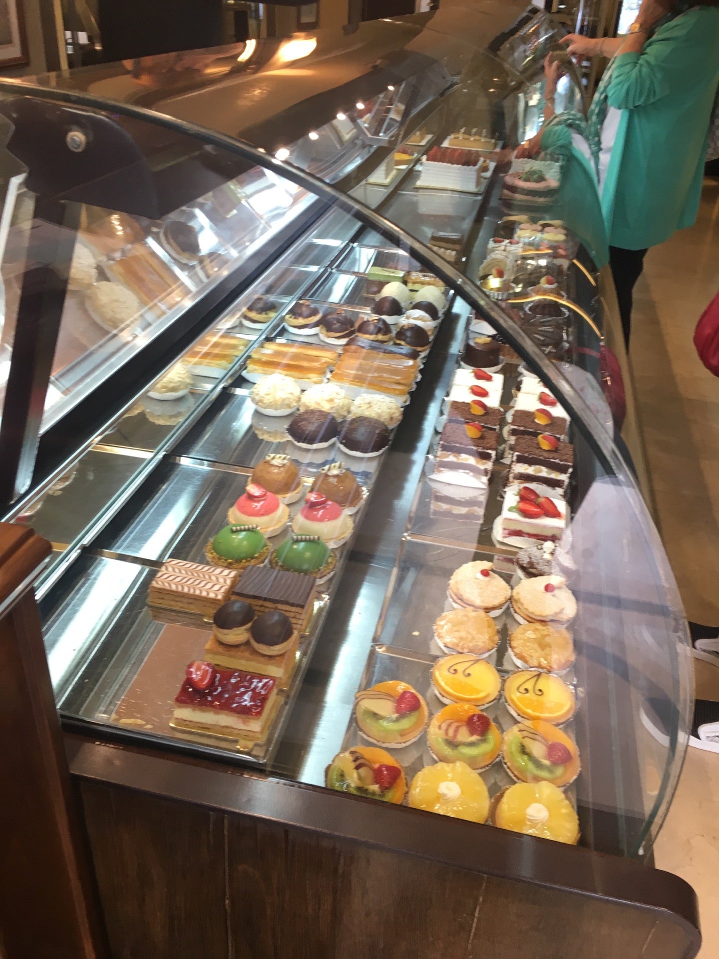 dessert-shop