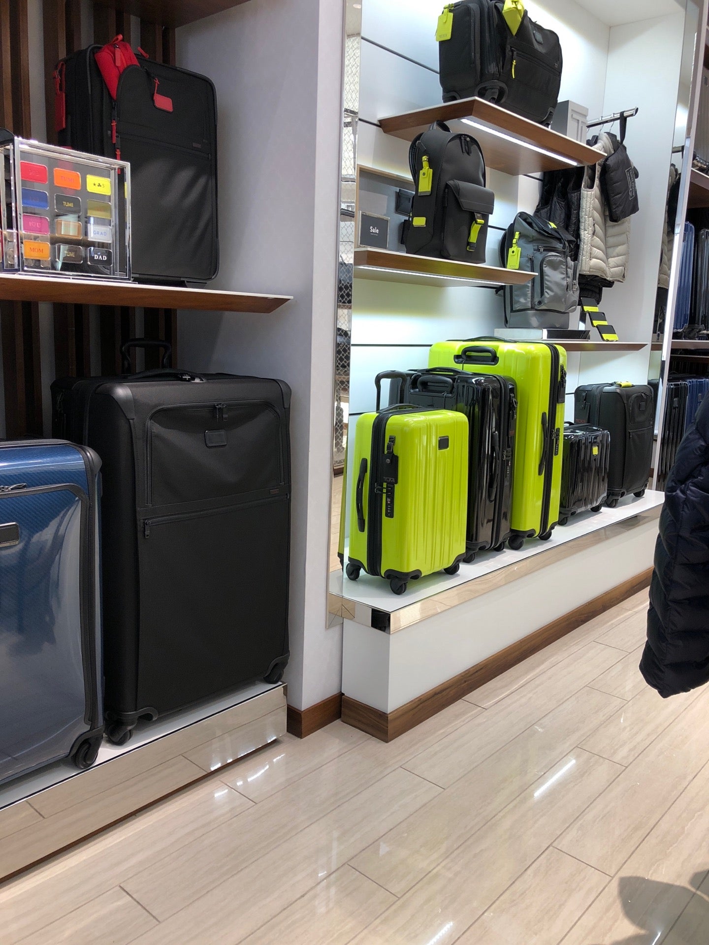 luggage-store