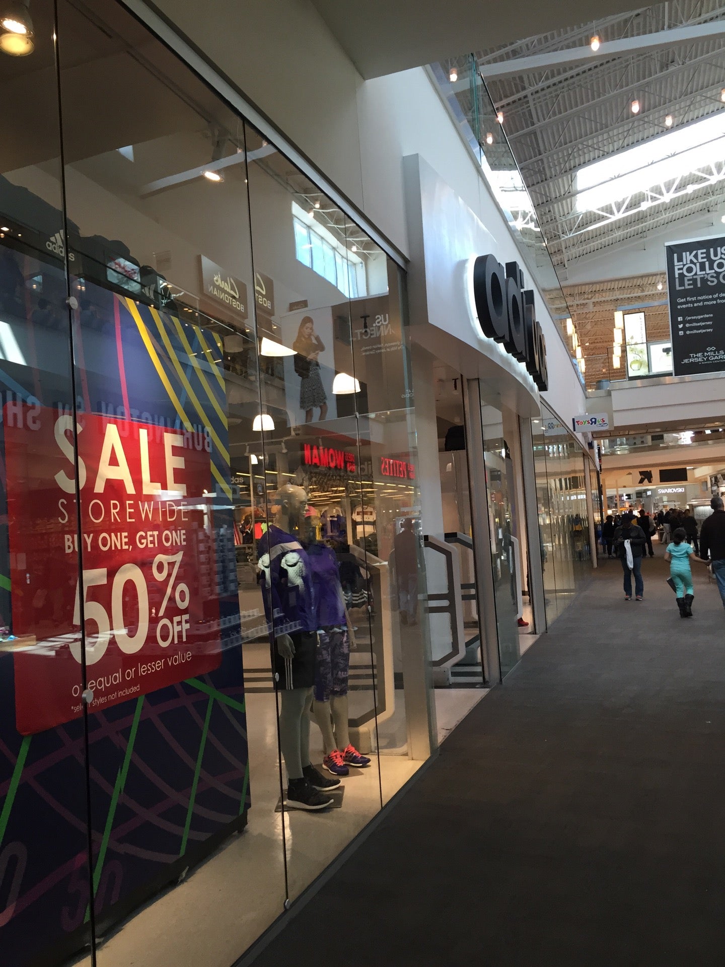 sporting-goods-shop