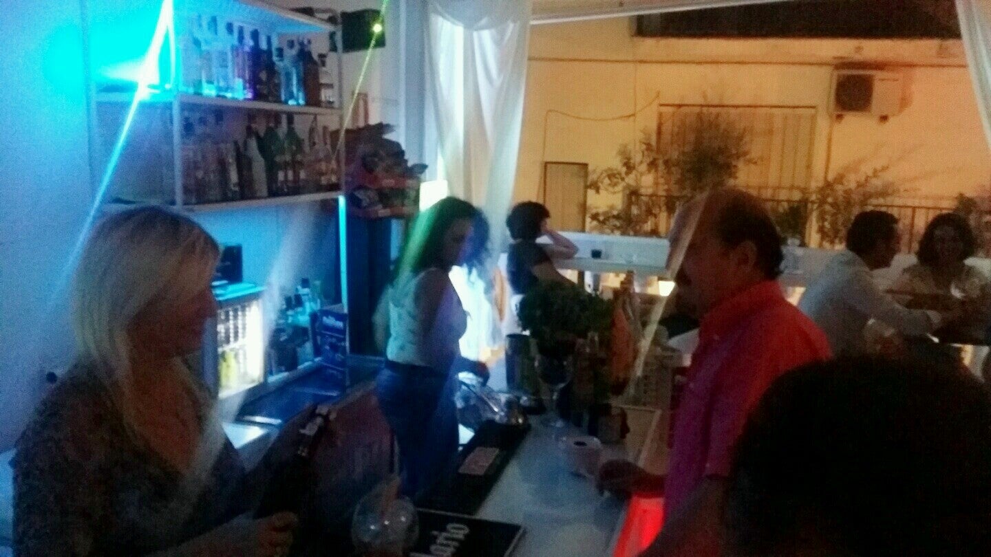 bar