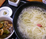 まるで桃源郷！春の彩りに包まれた昼神温泉で花桃を愛でる旅