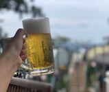 外でのビールが美味しい季節！高尾山で自然と、吉祥寺で猫と触れ合う旅