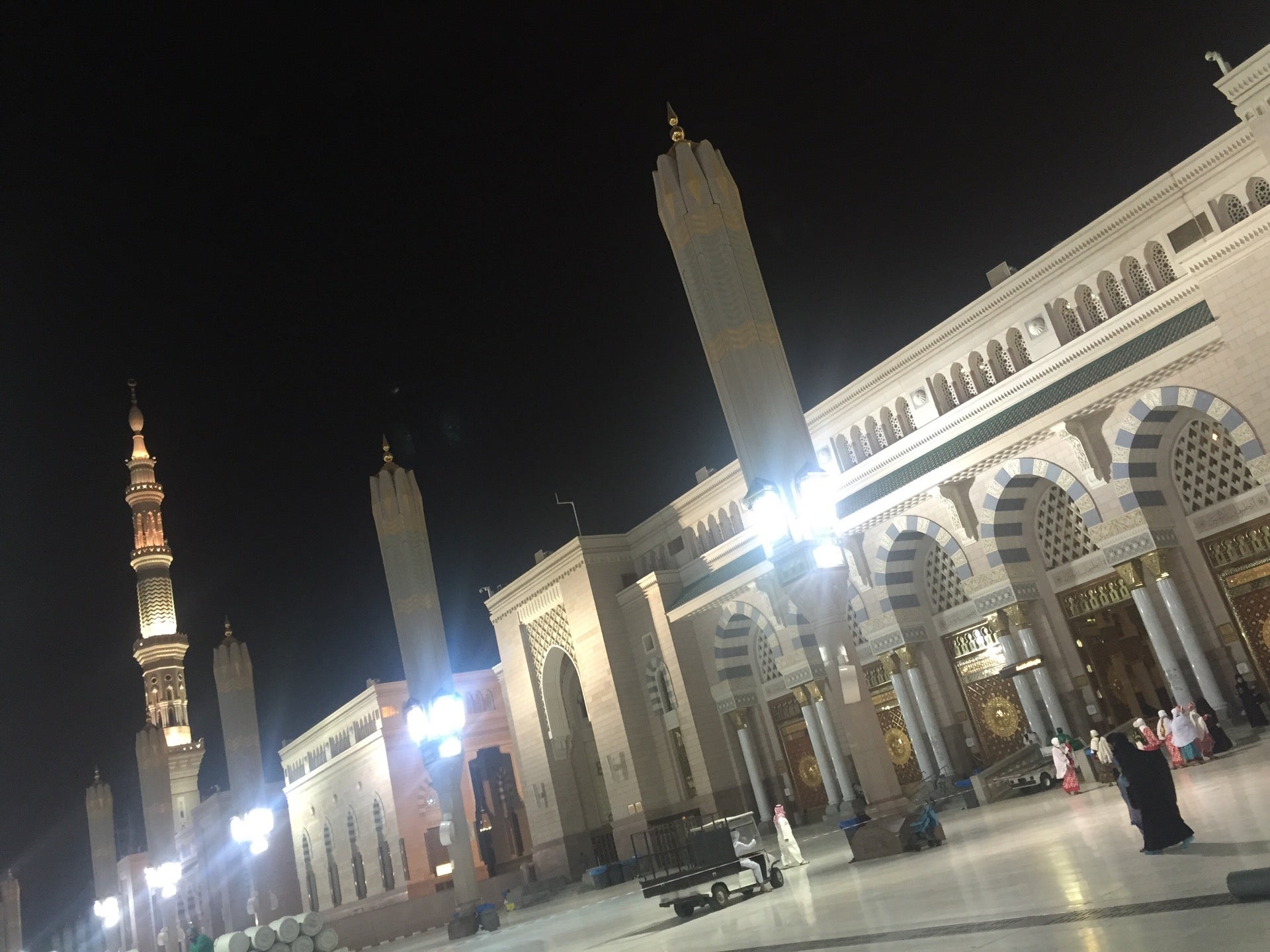 ساحات المسجد النبوي الشريف