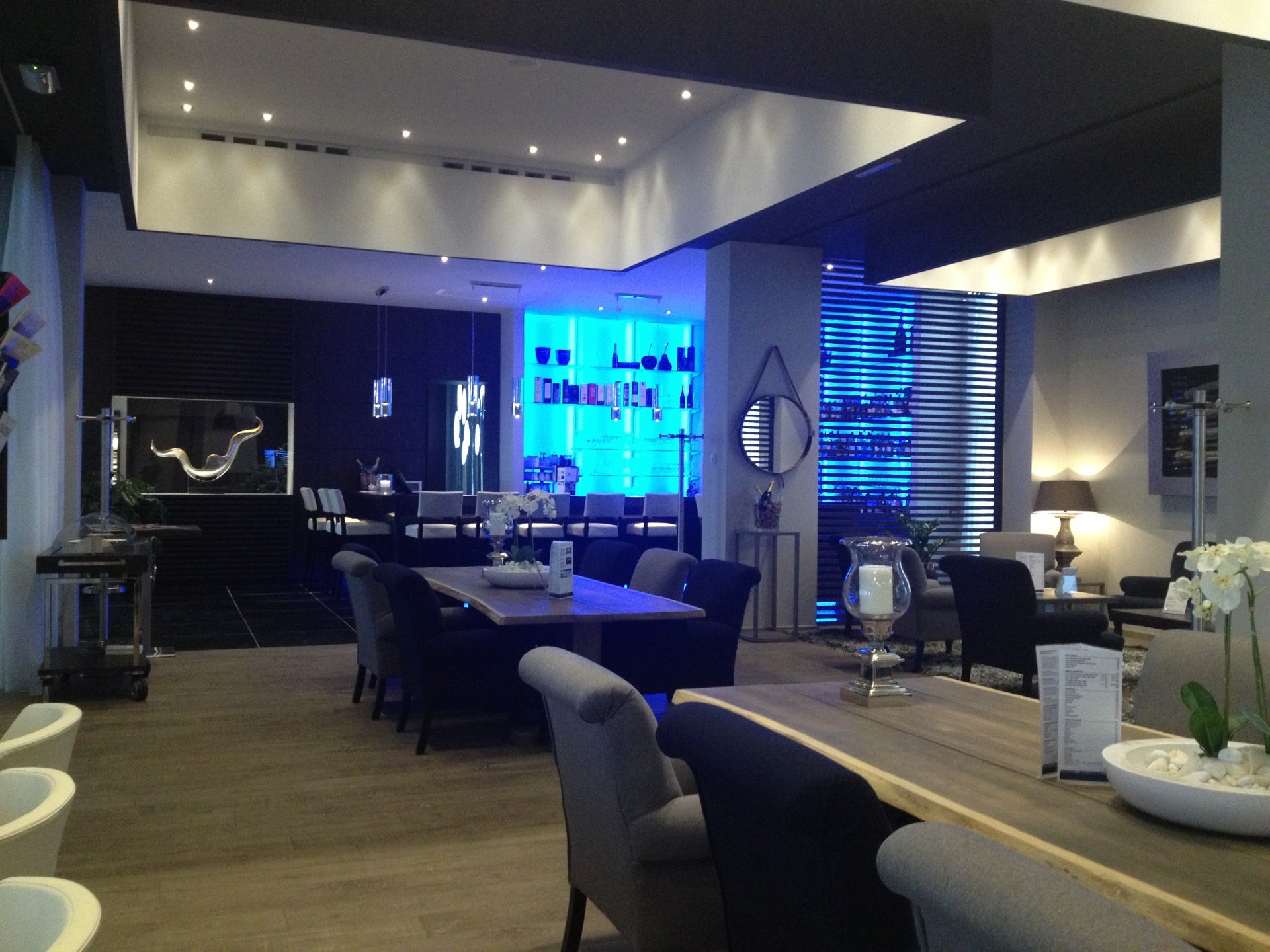 hotel-bar