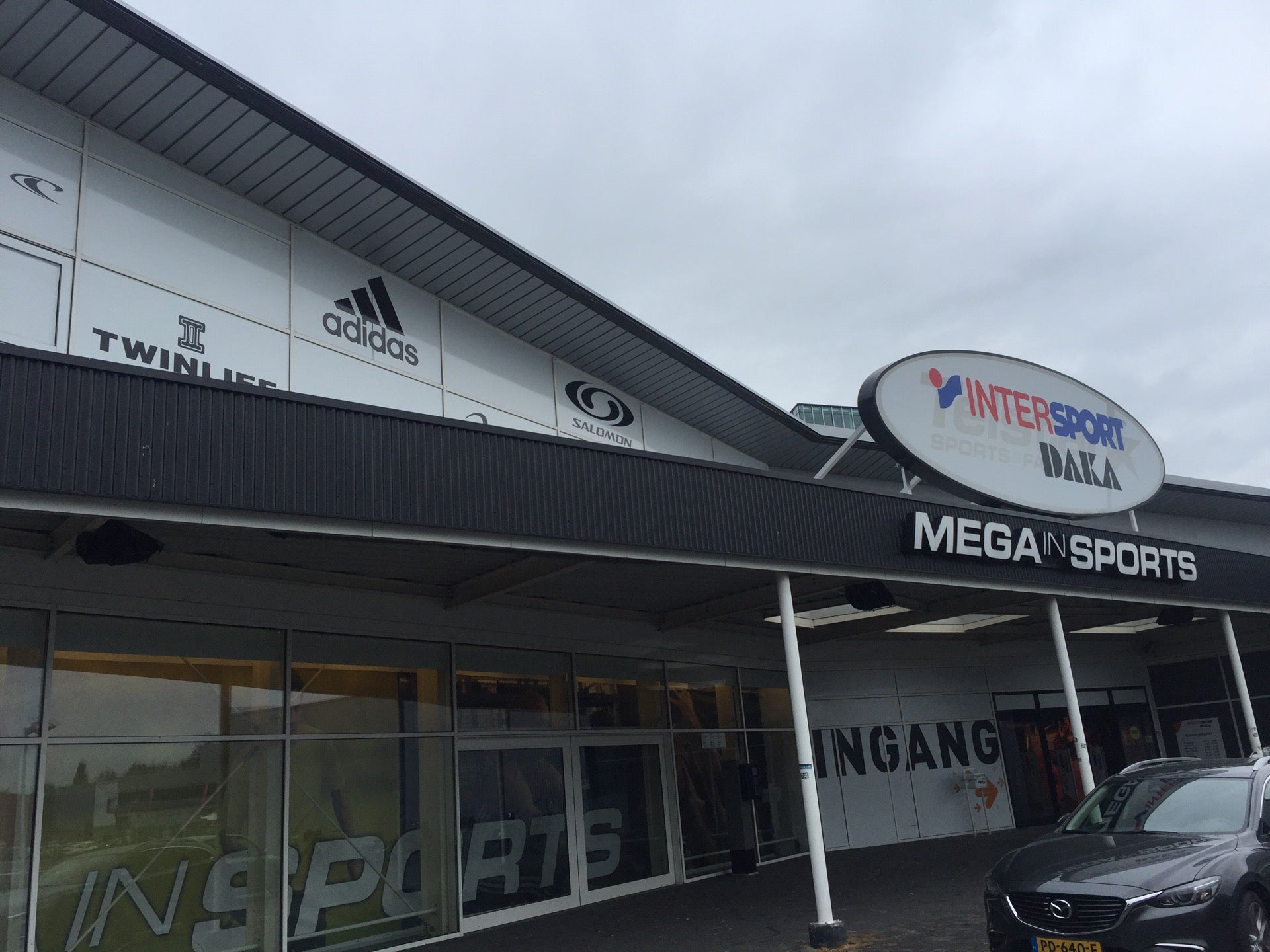 sporting-goods-shop