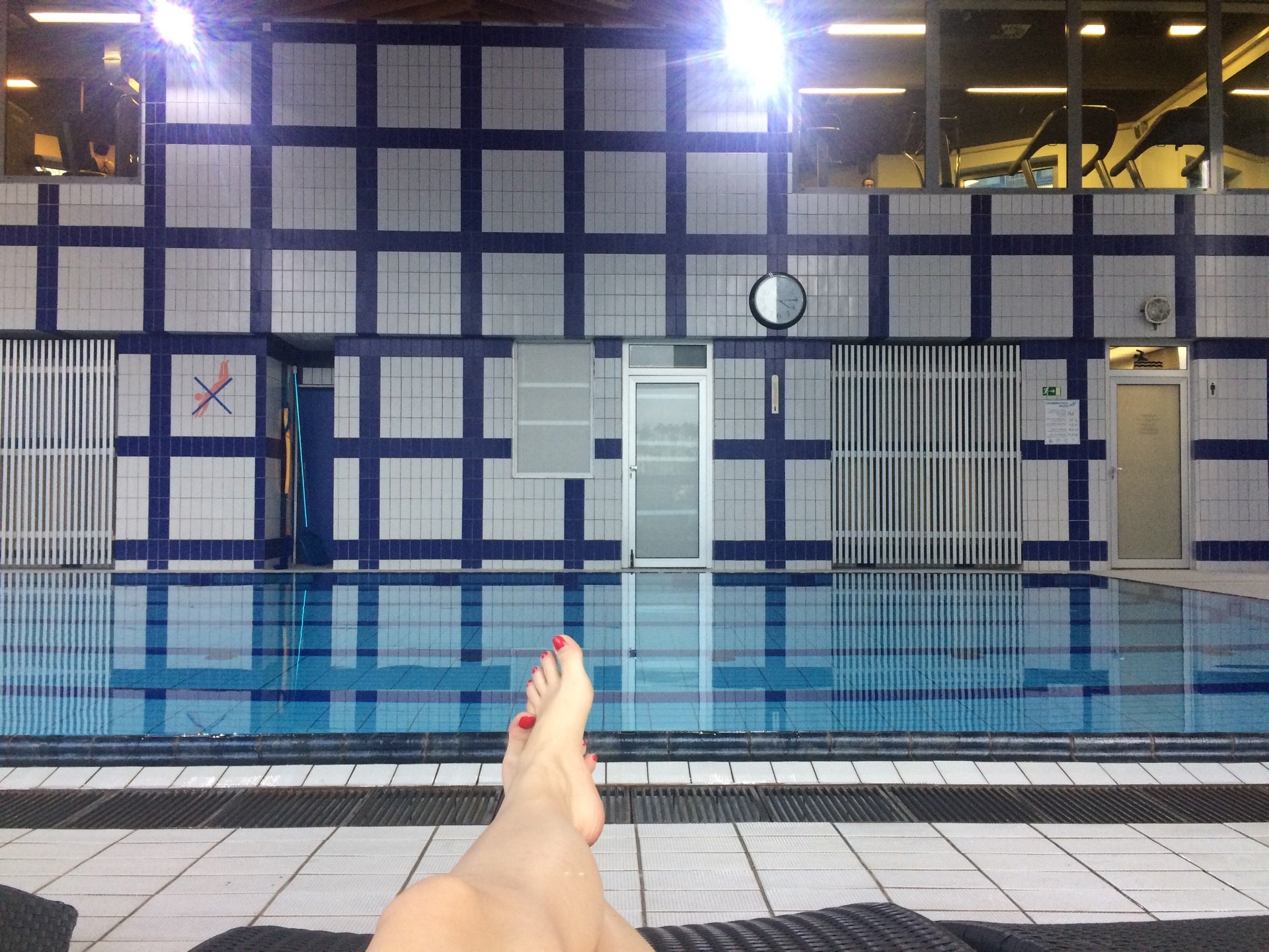 hotel-pool
