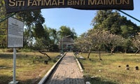 Kompleks Makam Fatimah binti Maimun leran manyar Gresik
