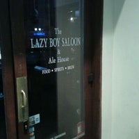 Photo prise au Lazy Boy Saloon &amp;amp; Ale House par Mike K. le2/19/2012