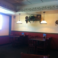 Das Foto wurde bei Queen&#39;s Pizza &amp; Restaurant von Alej A. am 7/21/2012 aufgenommen