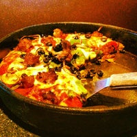Photo taken at Old Chicago Pizza &amp; Taproom by Oscar V. on 9/9/2012