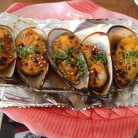 Foto scattata a Sushiya da Alice C. il 2/21/2012