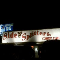 5/19/2012 tarihinde Kendra E.ziyaretçi tarafından Side Splitters Comedy Club'de çekilen fotoğraf