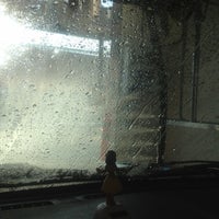 รูปภาพถ่ายที่ Super Car Wash โดย Carol . เมื่อ 8/26/2012