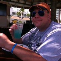 Снимок сделан в Beachside Bar &amp;amp; Grill пользователем Miracle O. 8/25/2012
