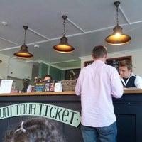Foto scattata a Browns Coffeehouse da Oink il 8/5/2012