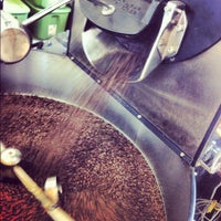 Photo prise au Blanchard&amp;#39;s Coffee Co. Roast Lab par Blanchard&amp;#39;s C. le4/21/2012