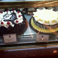Photo taken at Holland Bakery Kedoya by rizka n. on 5/23/2012