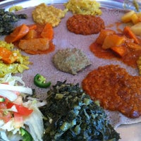 Foto scattata a Etete Ethiopian Cuisine da John C. il 8/31/2012