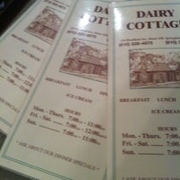 รูปภาพถ่ายที่ Dairy Cottage โดย Adrian H. เมื่อ 2/29/2012