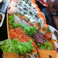 Снимок сделан в Hattori Sushi Bar пользователем Dyogenes B. 4/4/2012