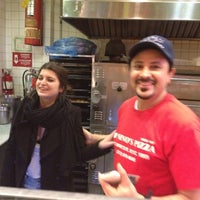 Das Foto wurde bei Nino&amp;#39;s Pizza of New York von Corey P. am 2/12/2012 aufgenommen