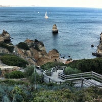 Foto tirada no(a) Praia do Camilo por Christoph Z. em 7/29/2012