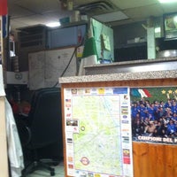 2/24/2012 tarihinde Joonhee L.ziyaretçi tarafından Kings Pizza'de çekilen fotoğraf