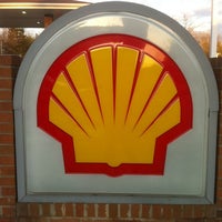 Photo prise au Shell / truenorth par Richard S. le4/12/2012