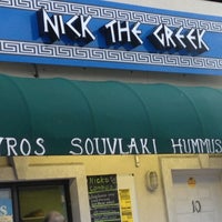 รูปภาพถ่ายที่ Nick The Greek โดย Lynn เมื่อ 8/30/2012