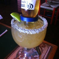 รูปภาพถ่ายที่ Tequila&amp;#39;s Family Mexican Restaurant โดย Mike D. เมื่อ 5/2/2012