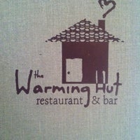 รูปภาพถ่ายที่ The Warming Hut โดย Steve H. เมื่อ 4/6/2012