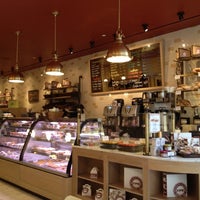 Photo taken at Francois Payard Bakery by Matthew on 8/21/2012