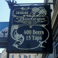 Foto tirada no(a) Bodega Brew Pub por Jody F. em 6/4/2012