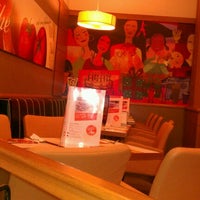 Photo taken at Pizza Hut by Serkan A. on 9/6/2012